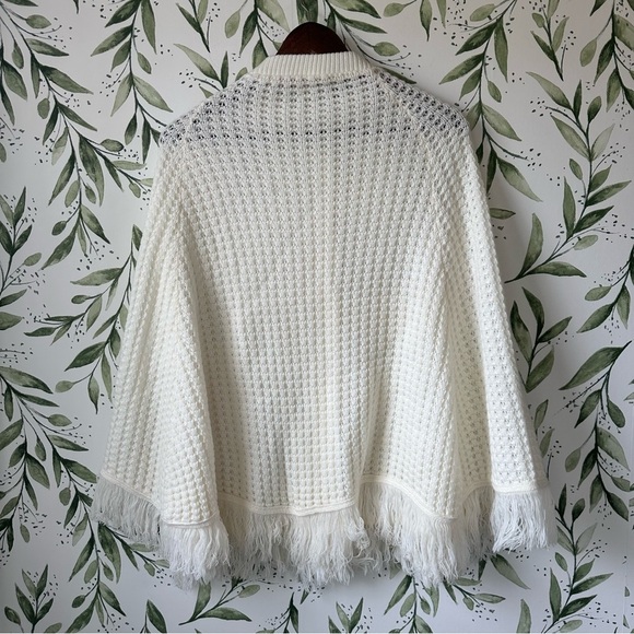 Vintage Knit Poncho Sweater with Fringe. Cream. One size. - Picture 3 of 8